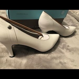 Life Stride, white women's heels
